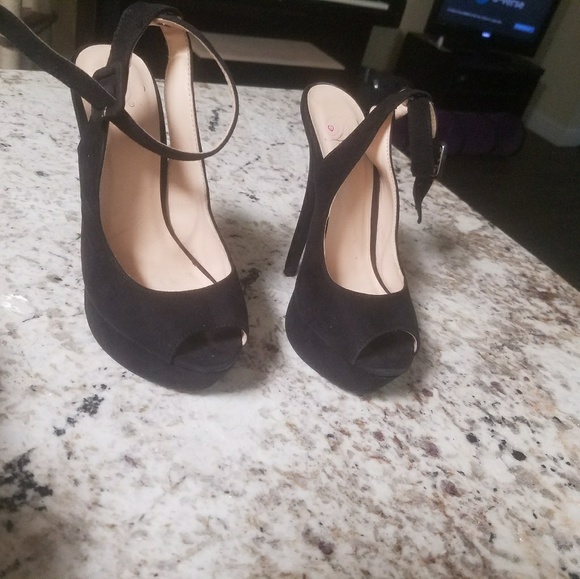 Delicious Shoes - 3/10💎Delicious sexy stilettos